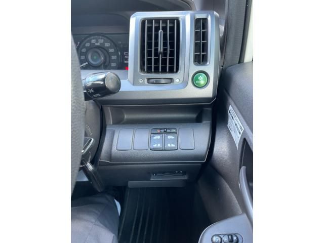 HONDA STEPWAGON 2011