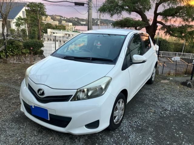 TOYOTA VITZ 2011