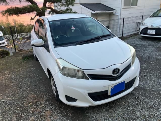 TOYOTA VITZ 2011