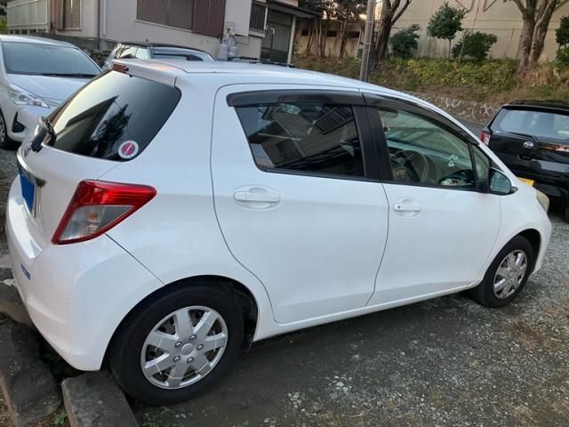 TOYOTA VITZ 2011