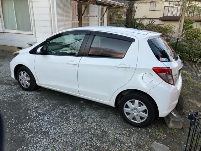 TOYOTA VITZ 2011