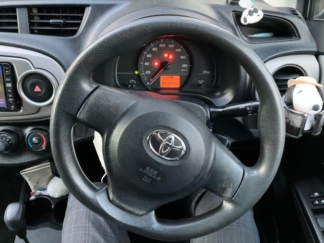 TOYOTA VITZ 2011