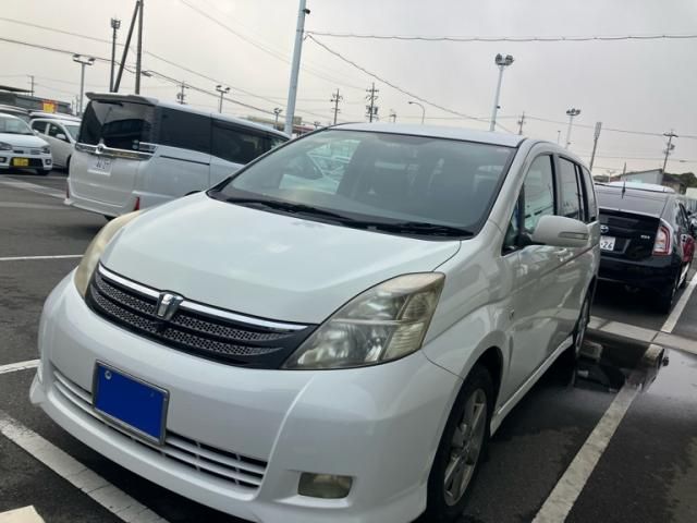 TOYOTA Isis 4WD 2006