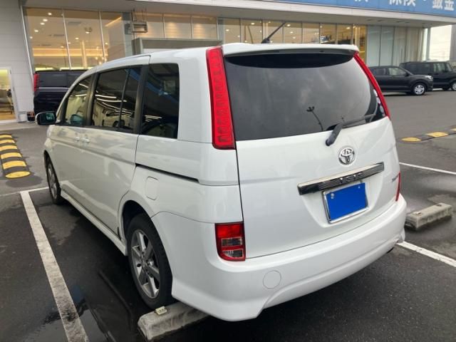 TOYOTA Isis 4WD 2006