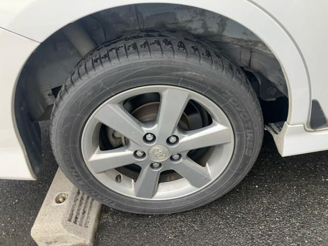 TOYOTA Isis 4WD 2006