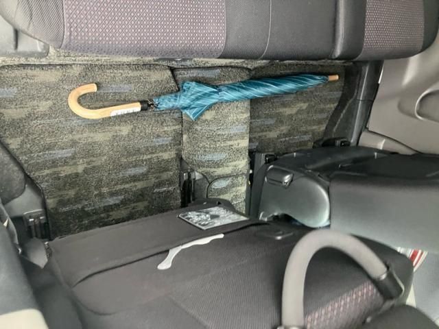 TOYOTA Isis 4WD 2006