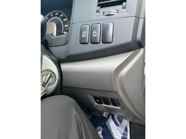 TOYOTA Isis 4WD 2006