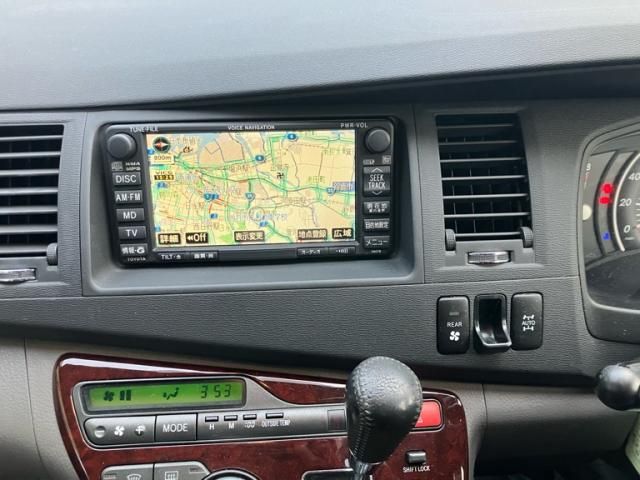 TOYOTA Isis 4WD 2006