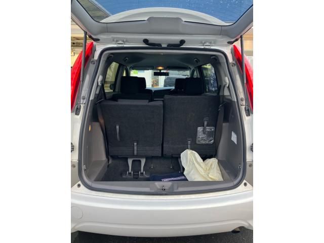 TOYOTA Isis 4WD 2006