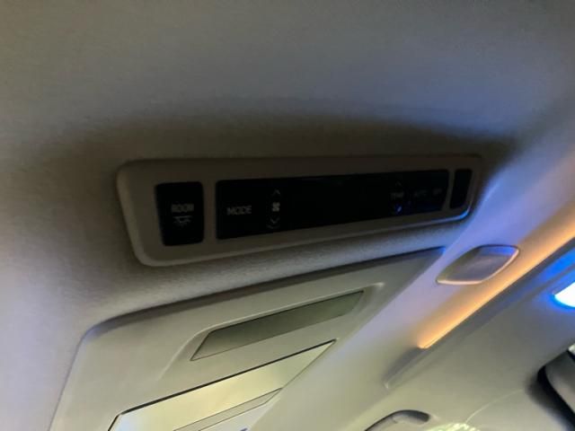 TOYOTA VELLFIRE 2010