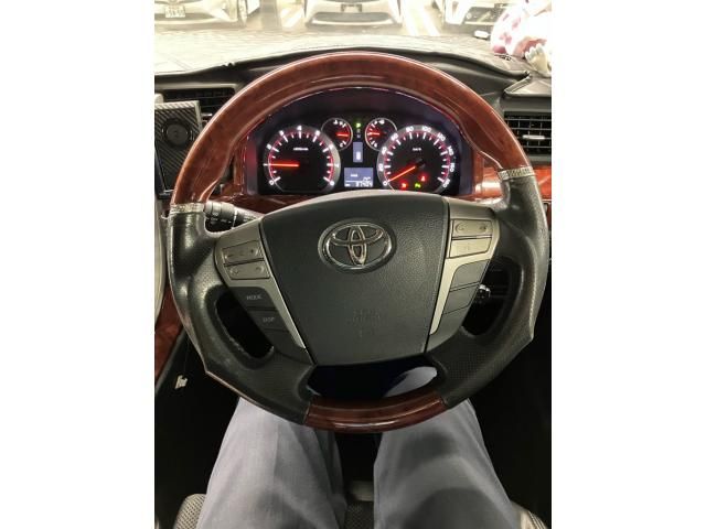 TOYOTA VELLFIRE 2010
