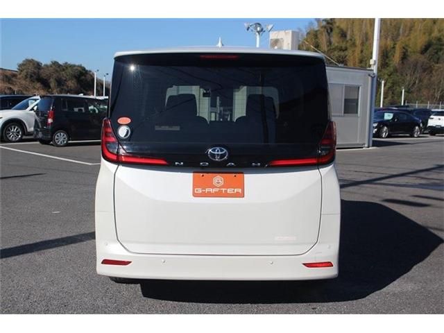TOYOTA NOAH 2022