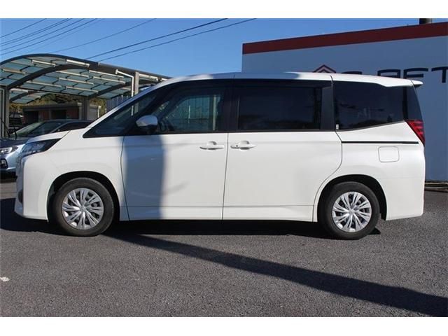 TOYOTA NOAH 2022