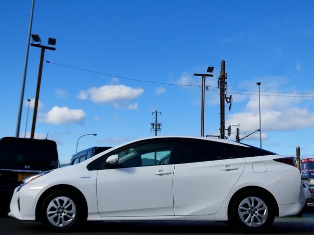 TOYOTA PRIUS 2016