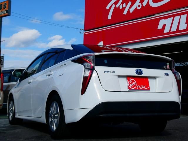 TOYOTA PRIUS 2016