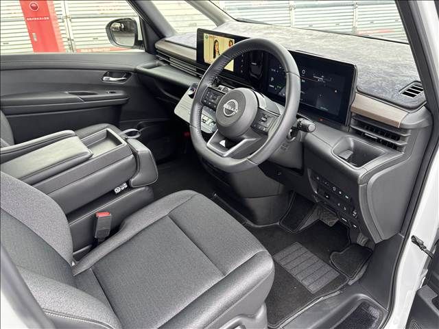 NISSAN SERENA  WG 2024