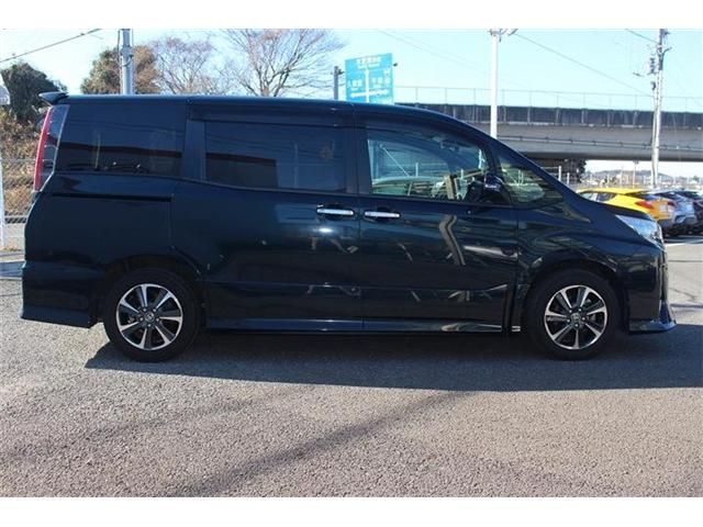 TOYOTA NOAH 2019