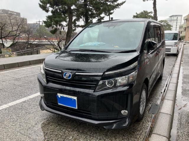 TOYOTA VOXY HYBRID 2016