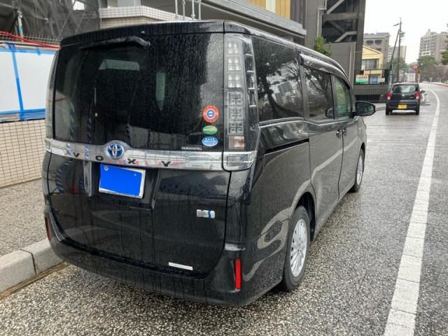 TOYOTA VOXY HYBRID 2016