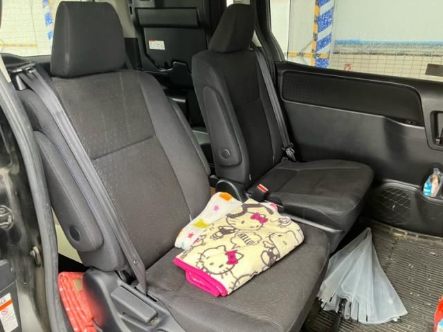 TOYOTA VOXY HYBRID 2016