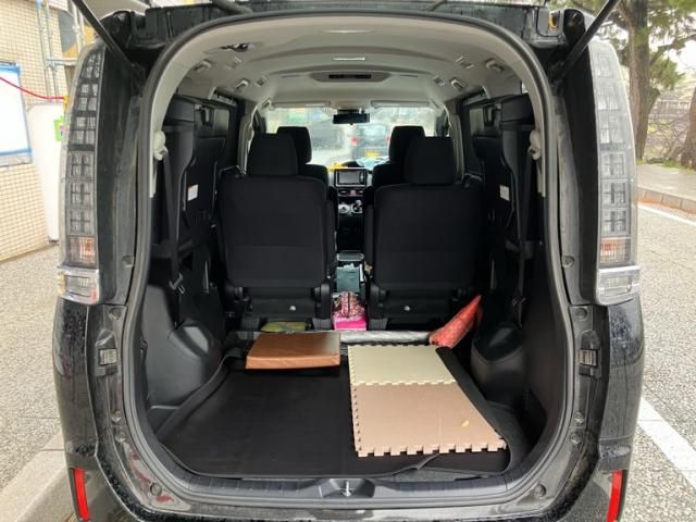 TOYOTA VOXY HYBRID 2016