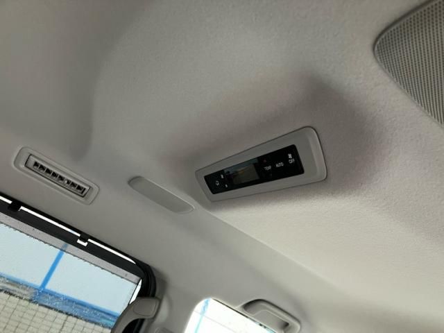 TOYOTA VOXY HYBRID 2016