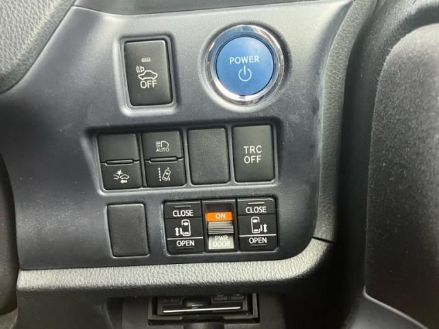 TOYOTA VOXY HYBRID 2016