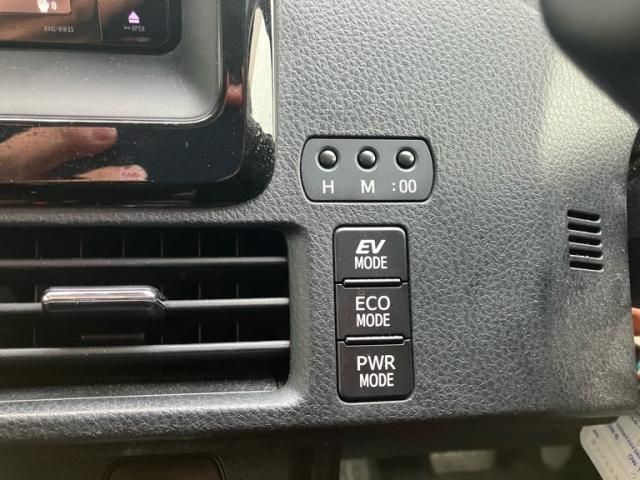 TOYOTA VOXY HYBRID 2016