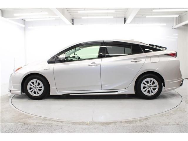TOYOTA PRIUS 2016