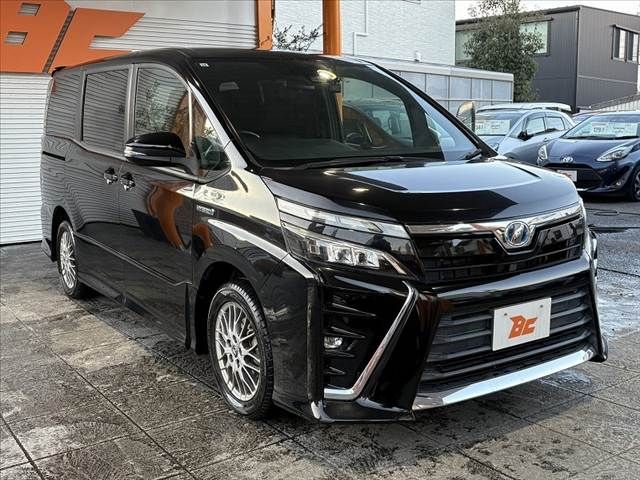TOYOTA VOXY HYBRID 2017