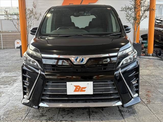 TOYOTA VOXY HYBRID 2017