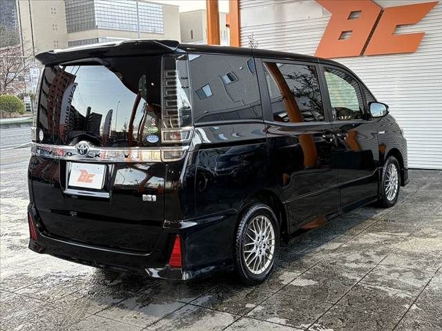 TOYOTA VOXY HYBRID 2017