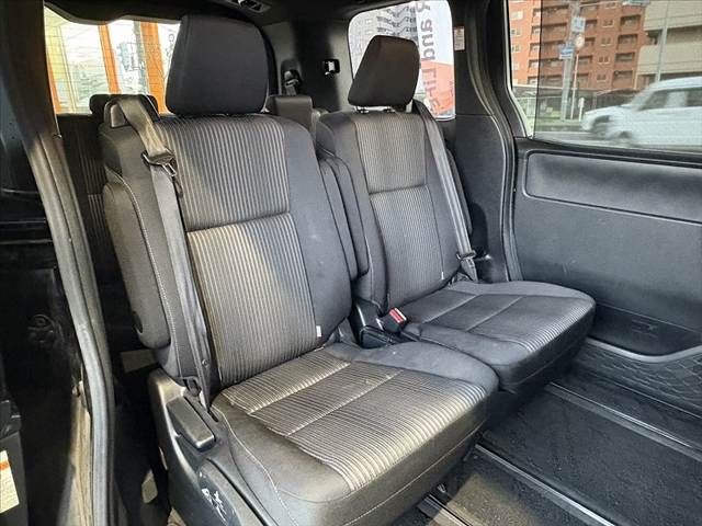 TOYOTA VOXY HYBRID 2017