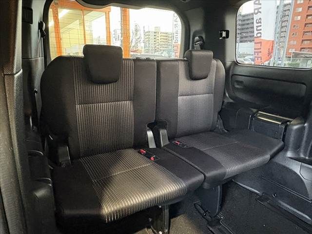 TOYOTA VOXY HYBRID 2017