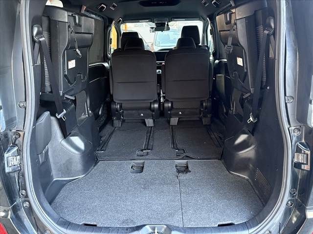 TOYOTA VOXY HYBRID 2017