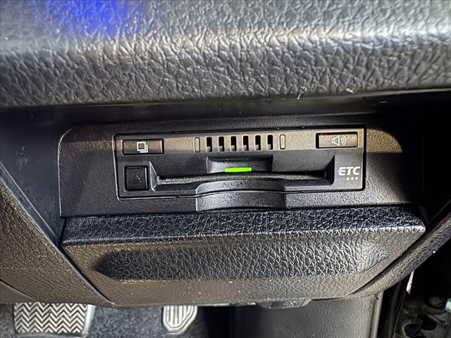 TOYOTA VOXY HYBRID 2017