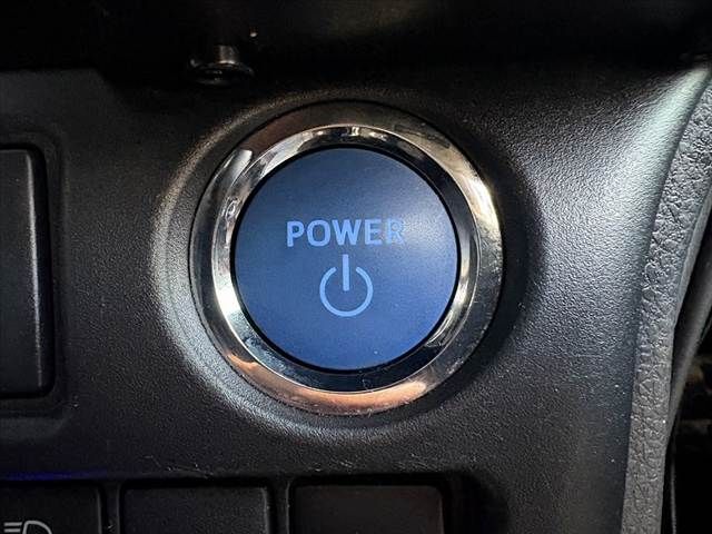 TOYOTA VOXY HYBRID 2017