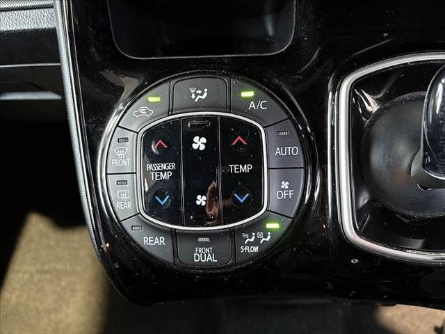 TOYOTA VOXY HYBRID 2017