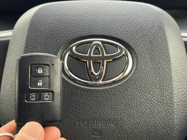 TOYOTA SIENTA 2016