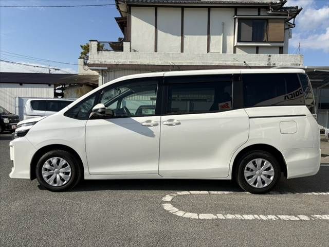 TOYOTA VOXY 2016