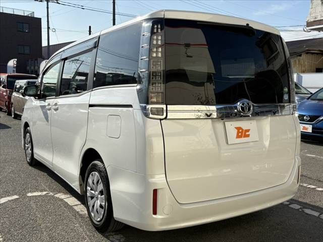 TOYOTA VOXY 2016