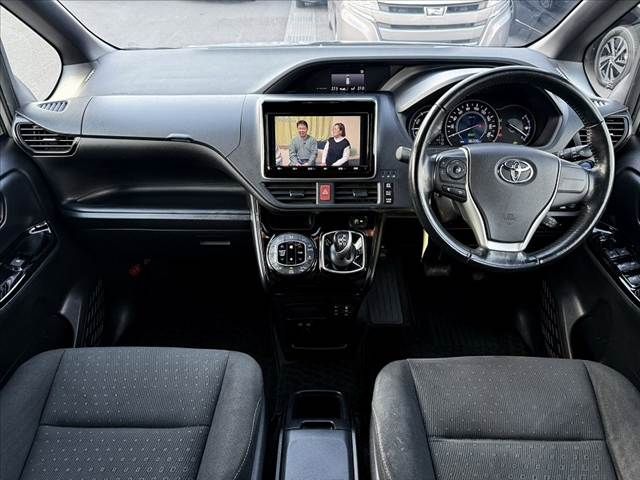 TOYOTA NOAH HYBRID 2018