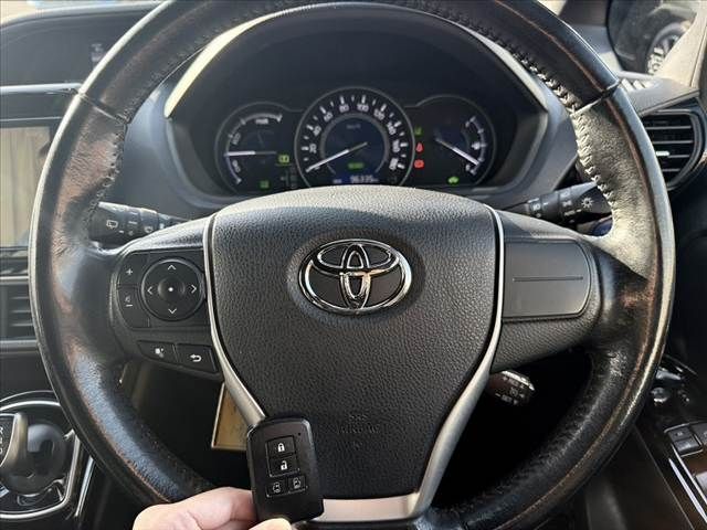 TOYOTA NOAH HYBRID 2018