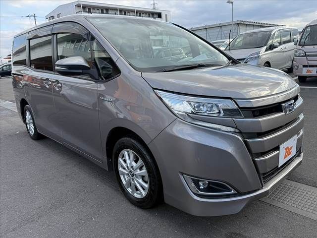 TOYOTA NOAH HYBRID 2018