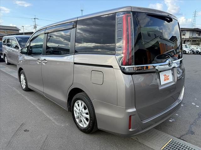 TOYOTA NOAH HYBRID 2018