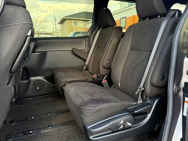 TOYOTA NOAH HYBRID 2018