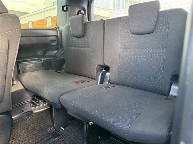 TOYOTA NOAH HYBRID 2018