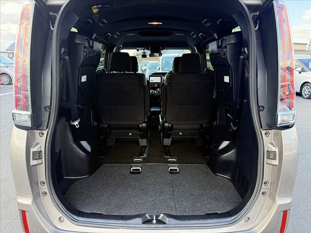 TOYOTA NOAH HYBRID 2018