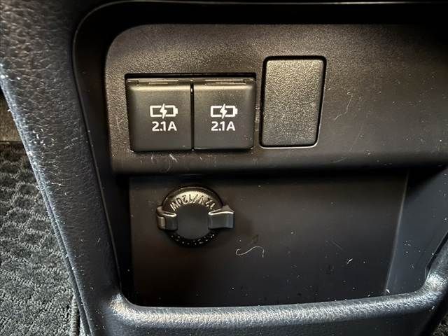 TOYOTA NOAH HYBRID 2018