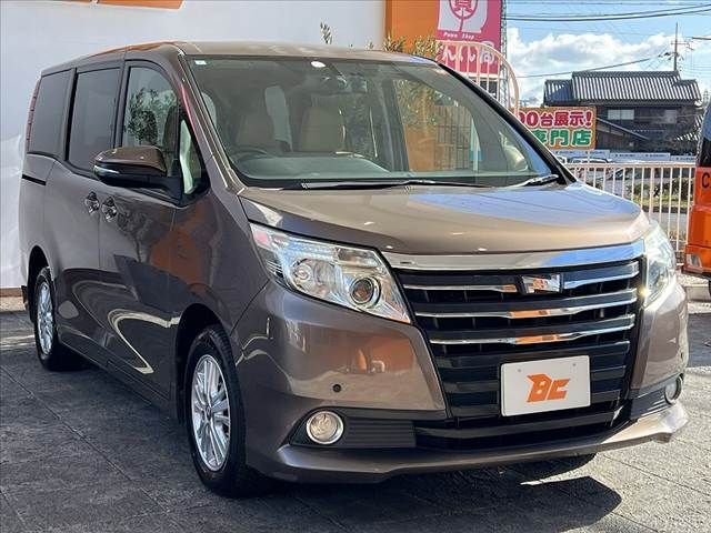 TOYOTA NOAH 2014
